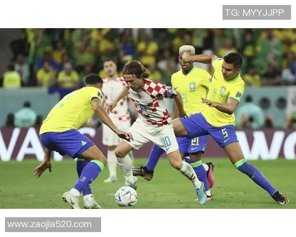 足球明星幽默互动小球迷展现温暖一幕引发球迷热议